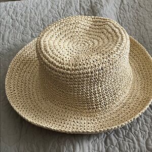 GAP Elegant Cream Packable Crochet Hat S/M